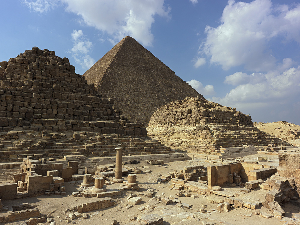 The Great pyramid and the Queens' Pyramids