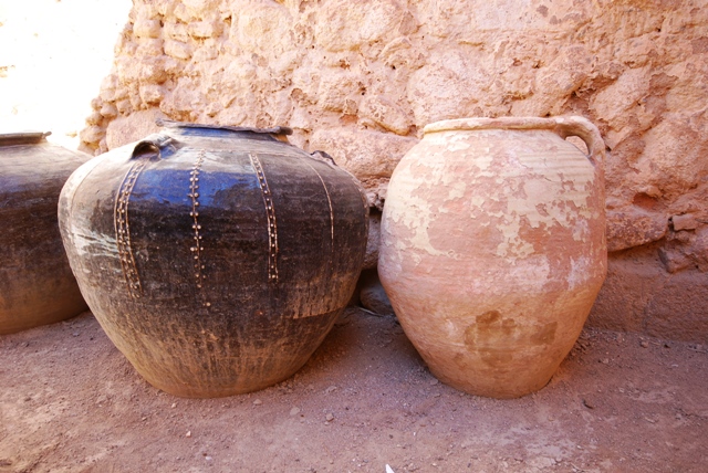 Pottery vessels