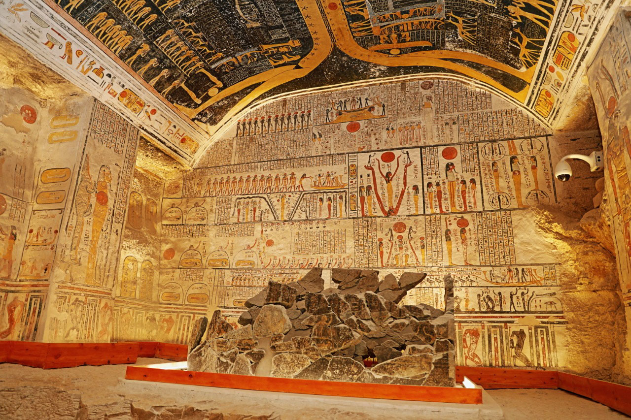 North wall of the burial chamber