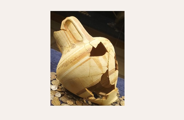 Pottery vessel