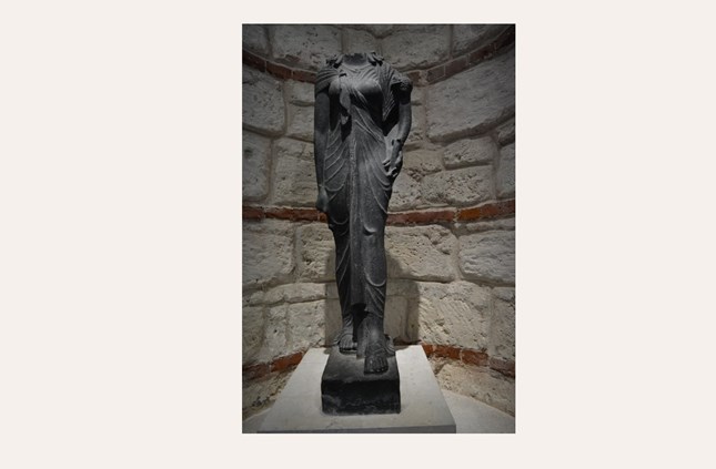 statue of ptolemaic queen in Isis attire