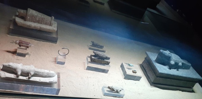 Stone and wooden figurines of crocodiles