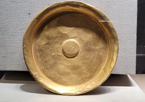 Shallow dish (phiale)