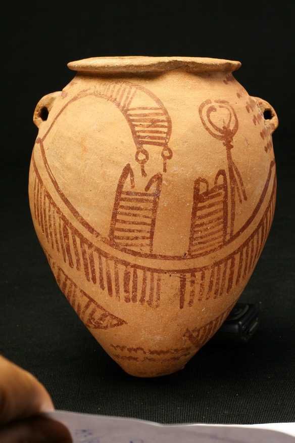 Pottery pot