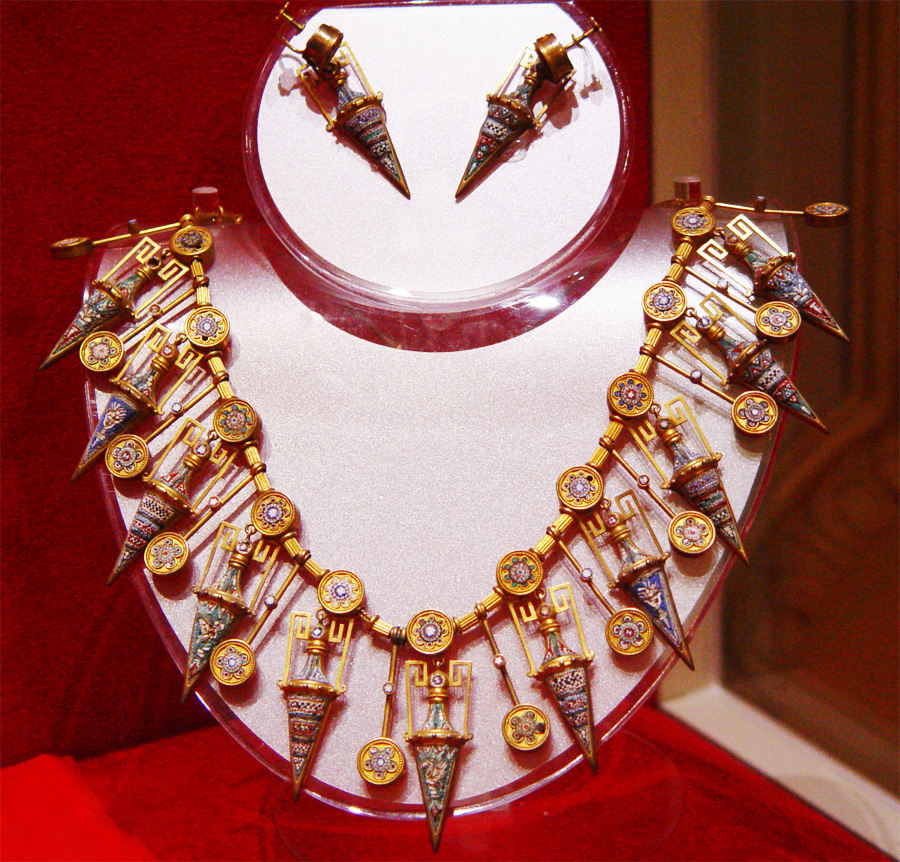 Set of gold for queen Farida