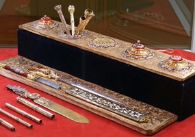 Luxurious Desk Set