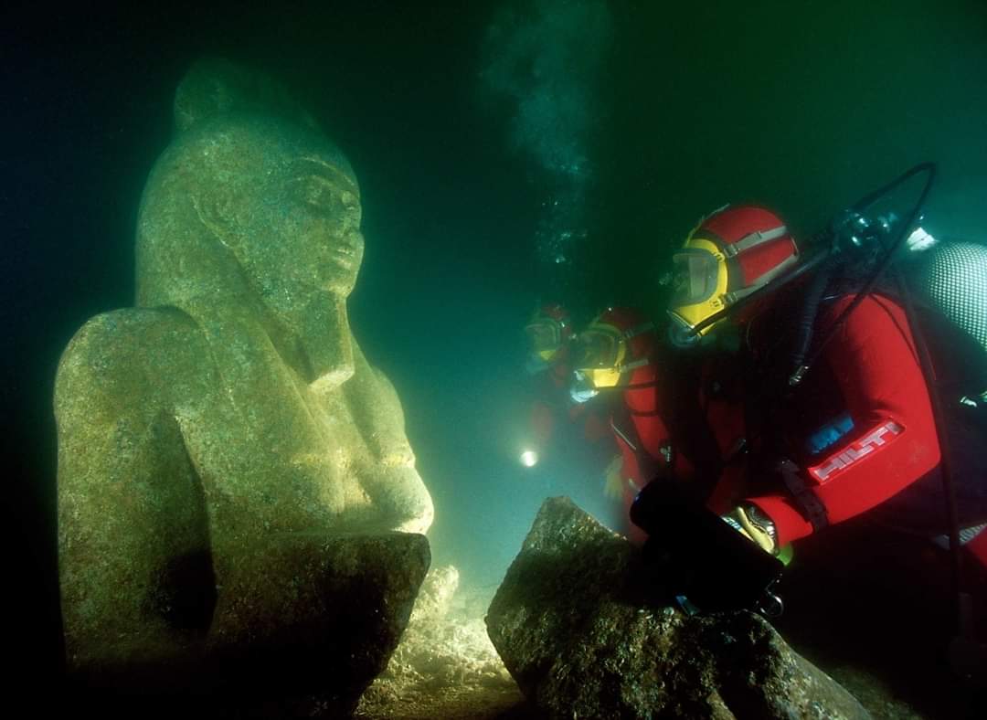 Statue of the god Hapi